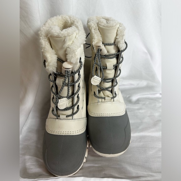 All in Motion waterproof snow boots - 3 - New! 🛍️ - Picture 4 of 7